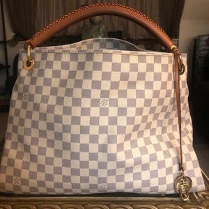 Louis Vuitton Artsy handbag